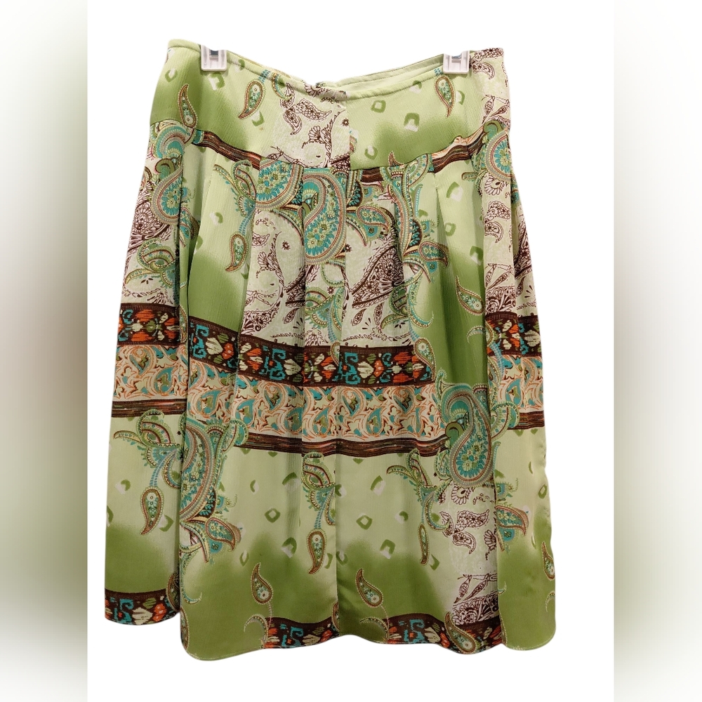 Paisley Print Green Skirt Very Hippie Has some sequins and pleats. Like new....